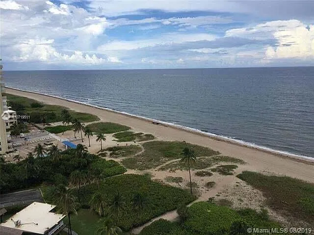 2 bed, 2.0 bath, 904 sqft, $2,999 — Photo 2