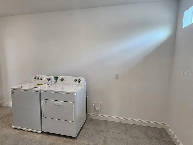 19050 Blueleaf St — Photo 20