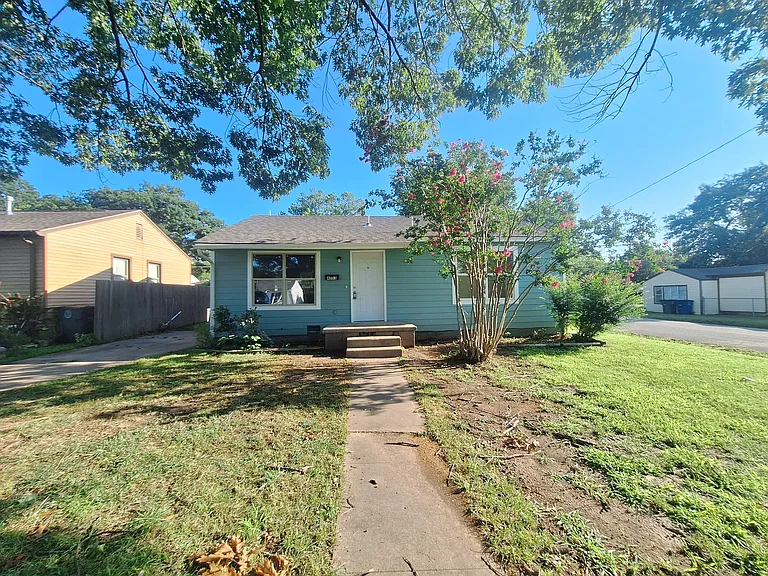 4003 W 42nd Pl — Photo 2