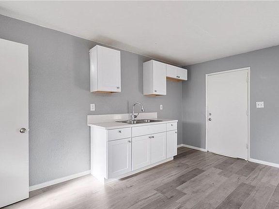 4th image of 107 N Lindsay St #B