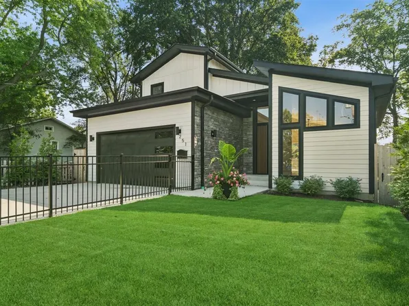 251 High St, Highwood, IL 60040