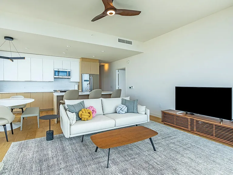 1001 Queen St #3901 — Photo 3
