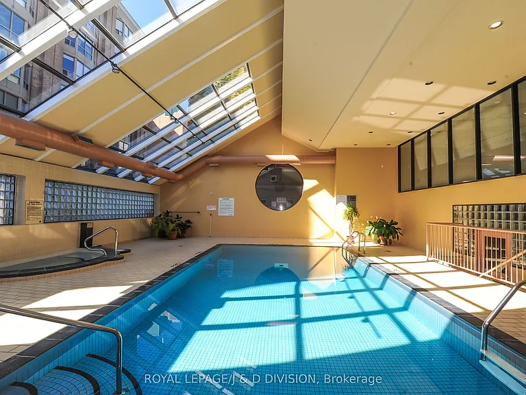 25 George St S #405 — Photo 35