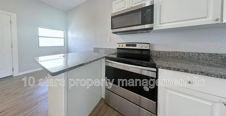 14125 Palm St #4 — Photo 9