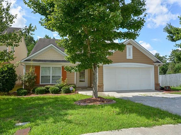 3rd image of 195 Laurelton Cir