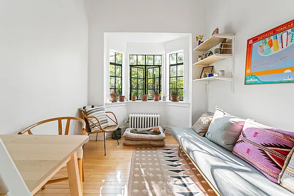 Sold by New Amsterdam Brokerage LLC | media 5