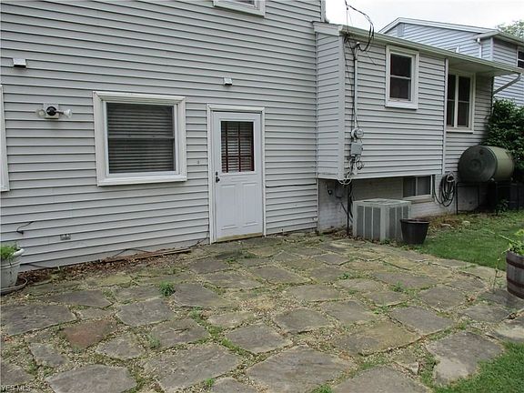 3rd image of 580 Louis Dr