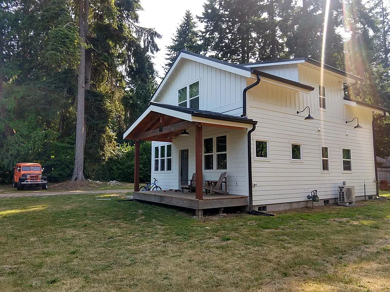 1246 Russell Ave SE — Photo 2