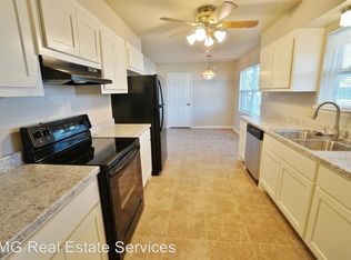 1305 S Broadway Ave, Moore, OK 73160