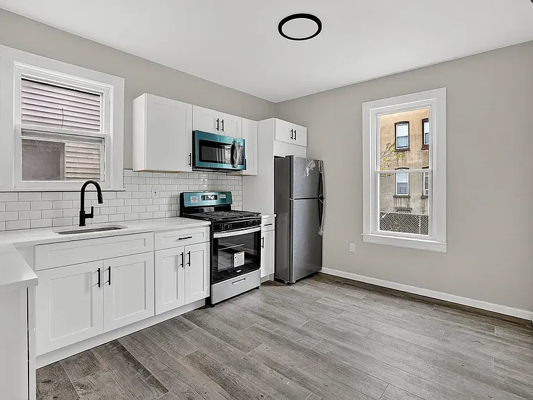 107 Brown Pl #1 — Photo 4
