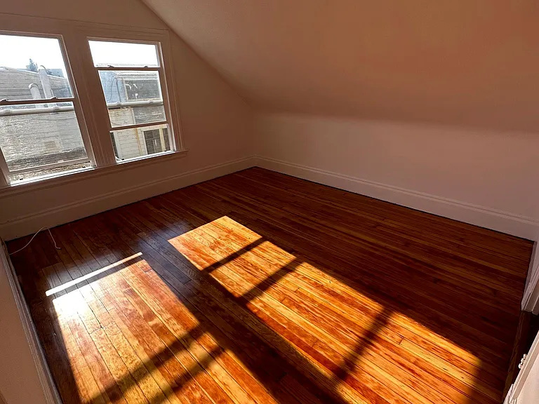 2327 Van Ness Ave #7 — Photo 8