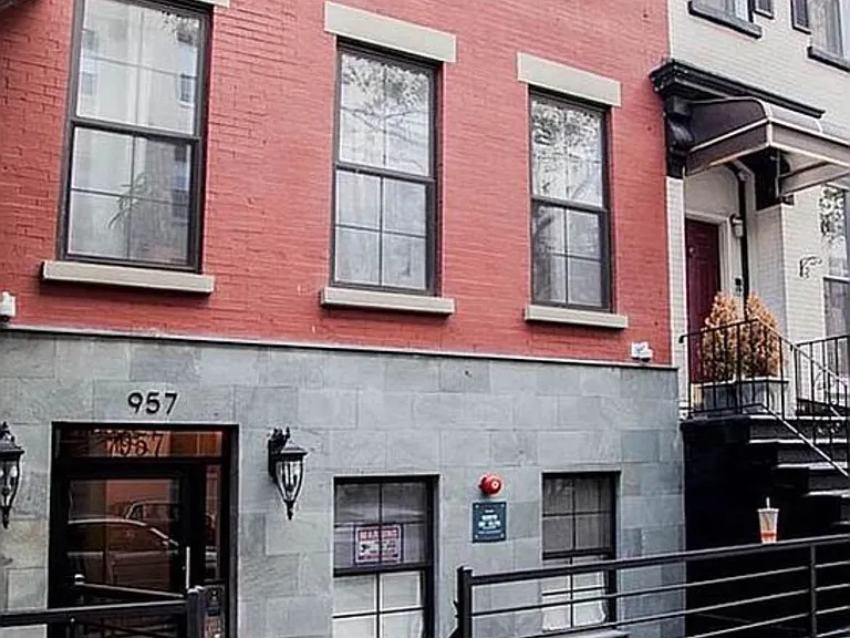 957 Kent Ave #3B — Photo 7
