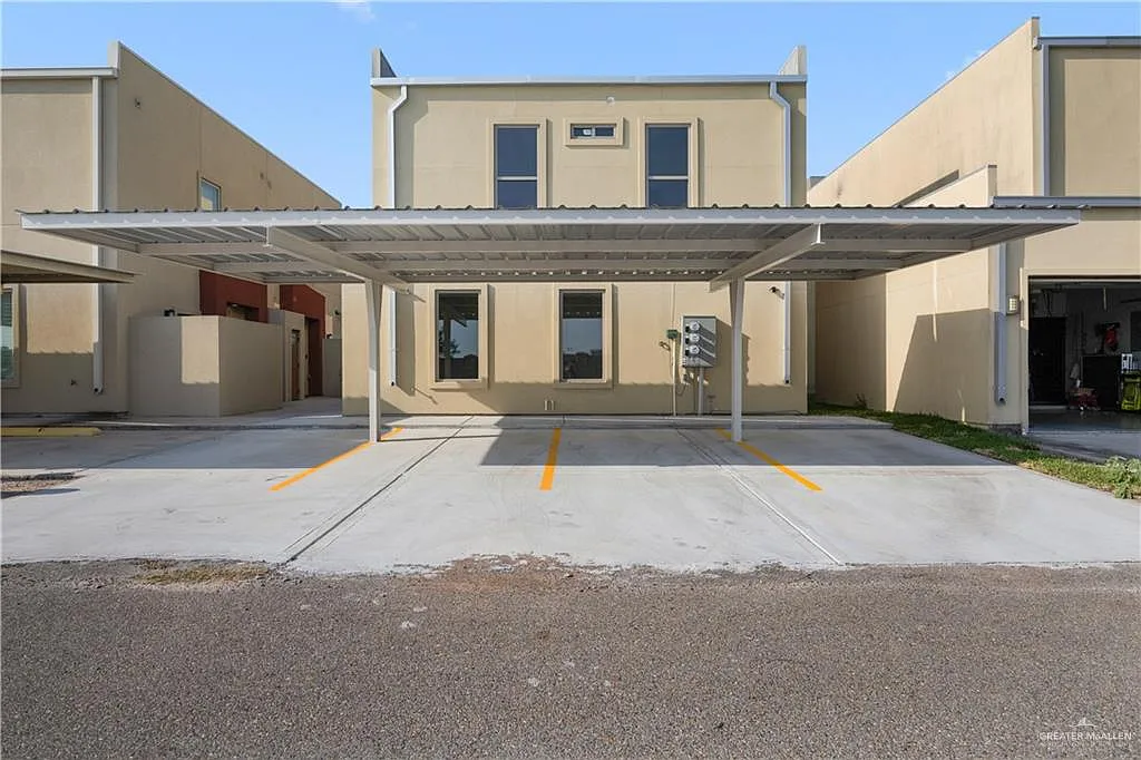 2 bed, 2.5 bath, 1135 sqft, $1,300 — Photo 3