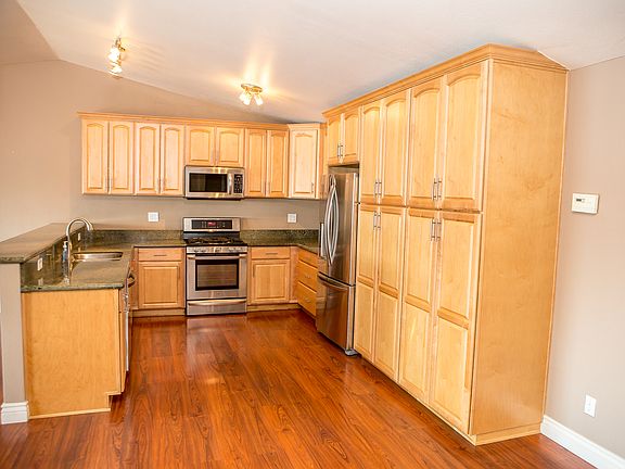 3rd image of 700 Beaver Ct