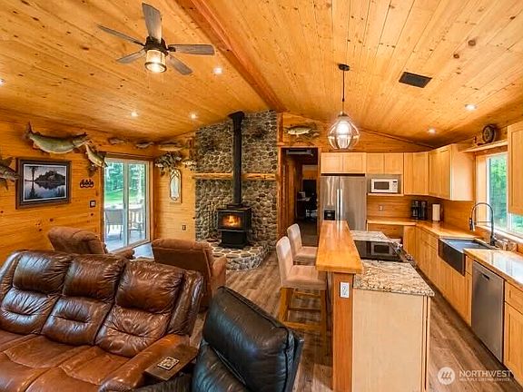 4th image of 382 Lower Elwha Road