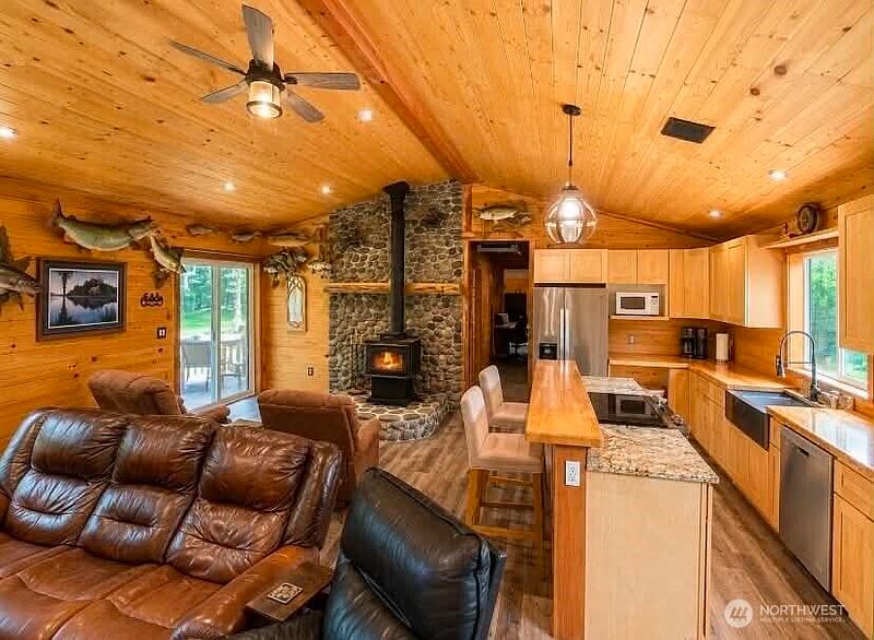 5th image of 382 Lower Elwha Road