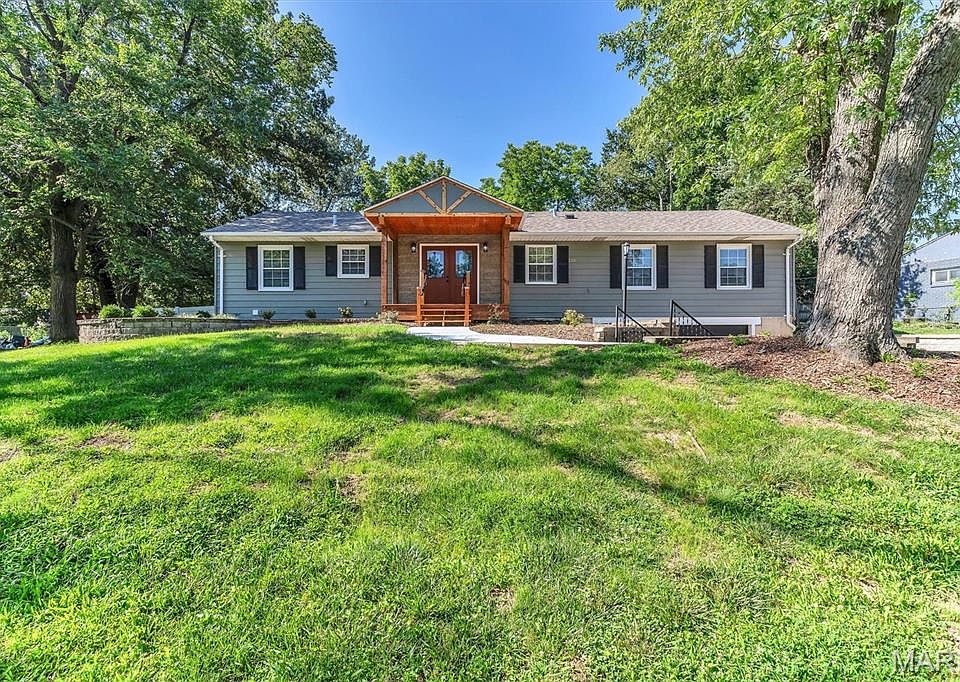 1st image of 216 Hillsdale Dr