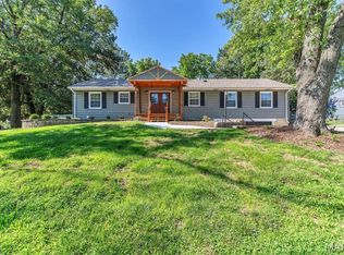 216 Hillsdale Dr, Ballwin, MO 63011