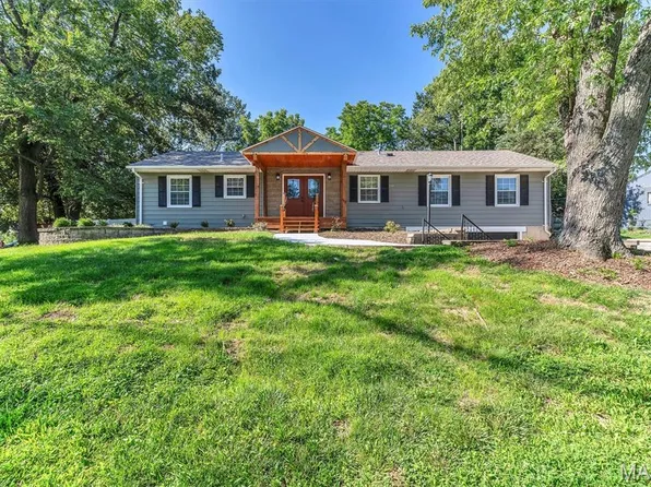 216 Hillsdale Dr, Ballwin, MO 63011