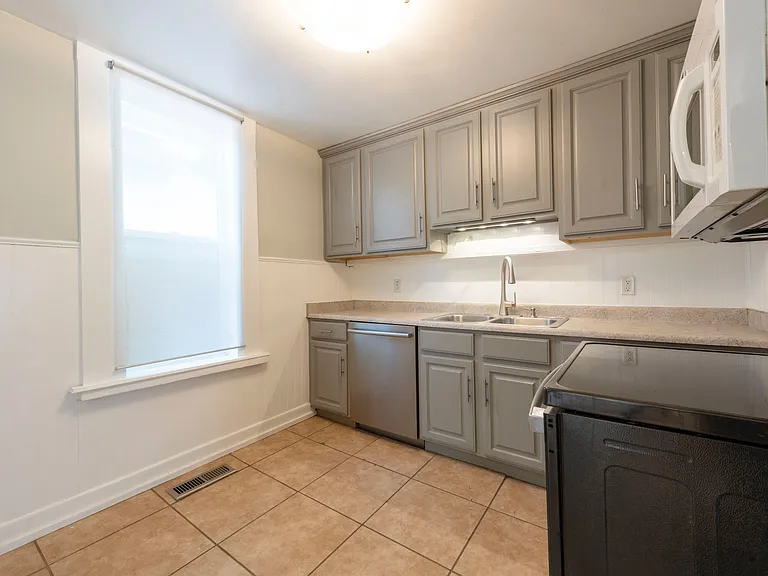 836 E Browning Ave — Photo 3