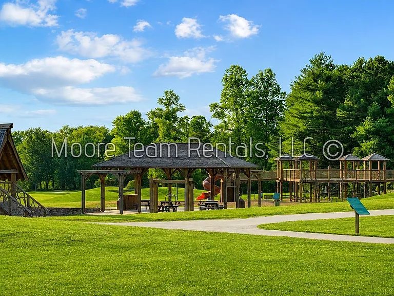 250 Highland Golf Dr — Photo 16