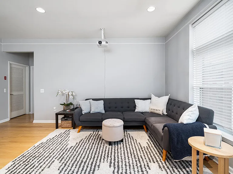 1300 Grand St #418 — Photo 5
