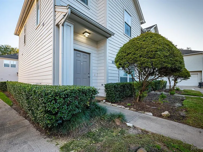 902 W Heights Hollow Ln — Photo 13