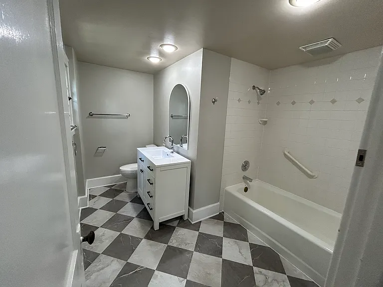 2217 Donald St — Photo 23