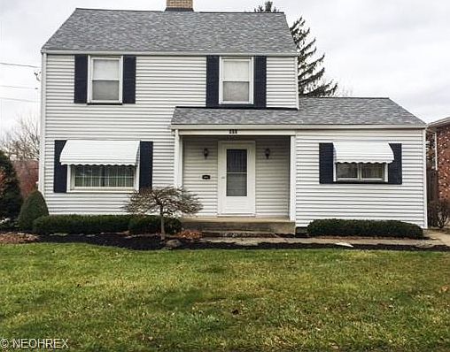 1st image of 900 Lawrence Ave