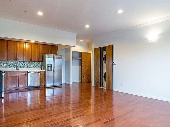 3rd image of 14906 Northern Blvd #508