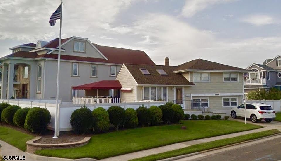 1st image of 2004 Bay Ave