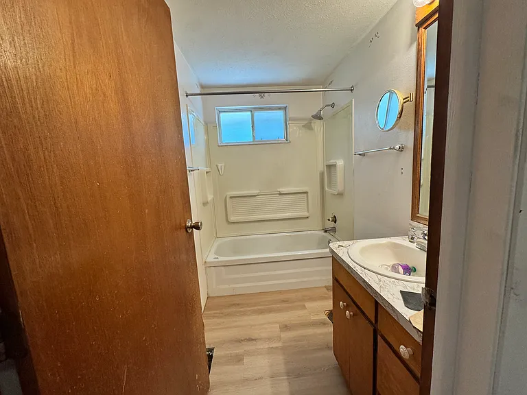 1394 Seaton Ct — Photo 11