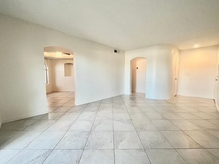 Mission Springs at Scottsdale — Photo 14