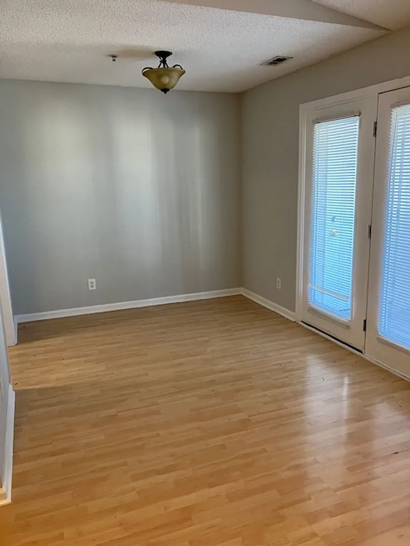 Building Photo - 901K Litchfield Way