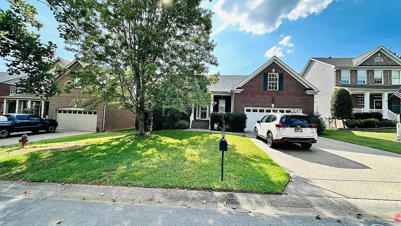 4 bed, 3.5 bath, 2801 sqft, $3,000 — Photo 2