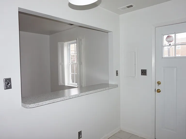 931 N Central Ave — Photo 7