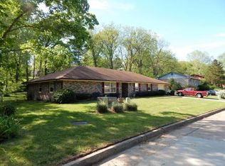 220 Woodridge Dr, Jefferson City, MO 65101