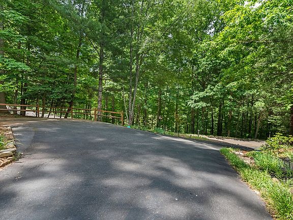 3rd image of 205 Walnut Springs Rd