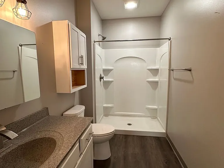 326 W Charles St — Photo 12