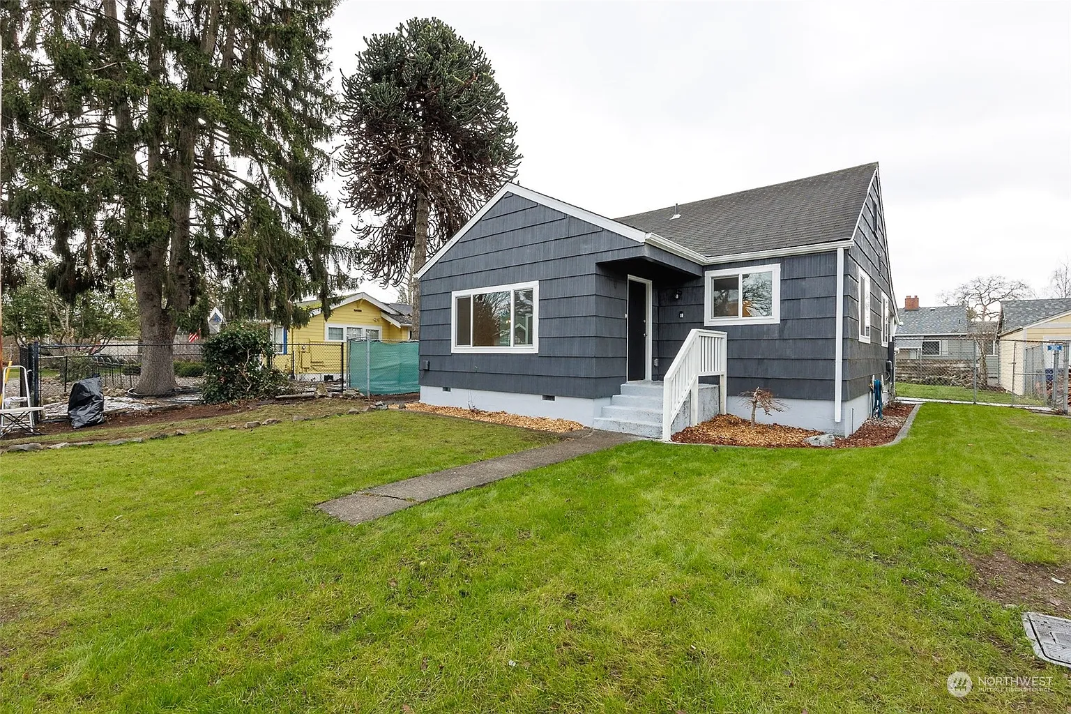 418 Violet Meadow Street S photo 1