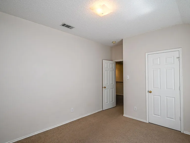 2100 Newport Dr — Photo 27