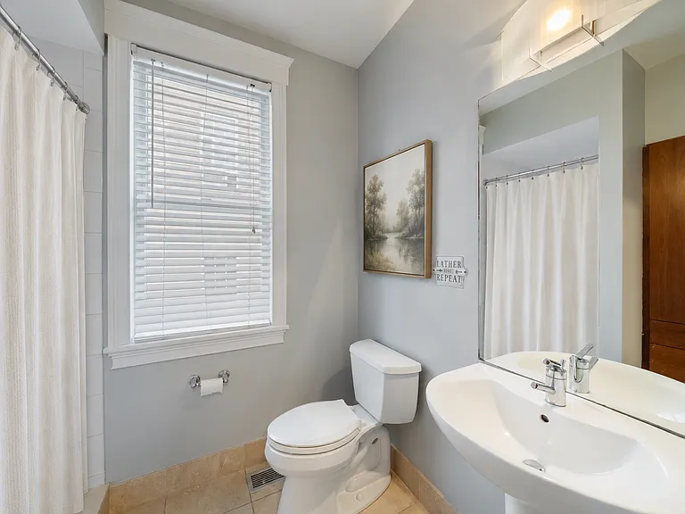 618-620 E 3rd St #1 — Photo 18