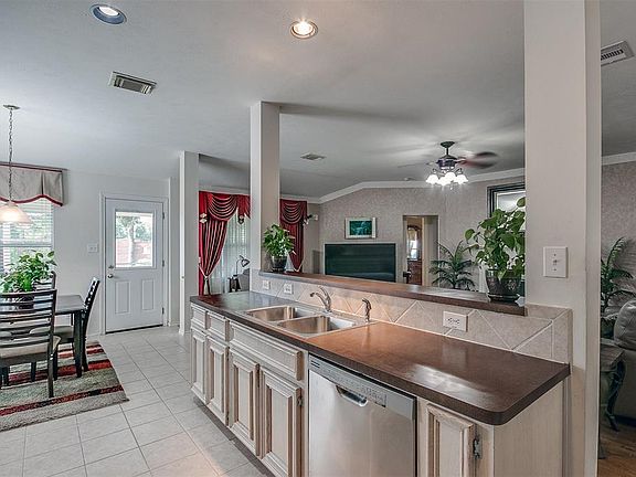 5th image of 1419 Sand Lake Ln