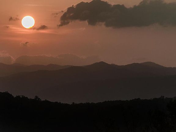 3rd image of 13 Scenic View Dr