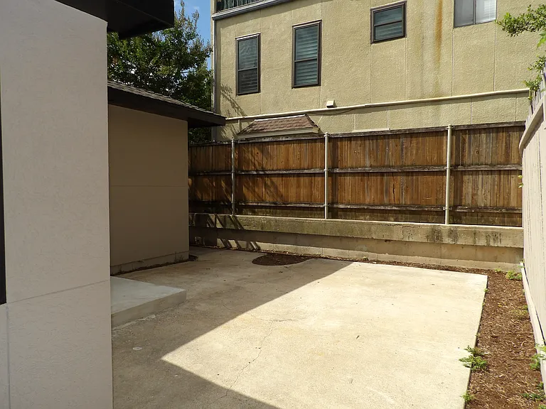 3219 Lee St — Photo 22