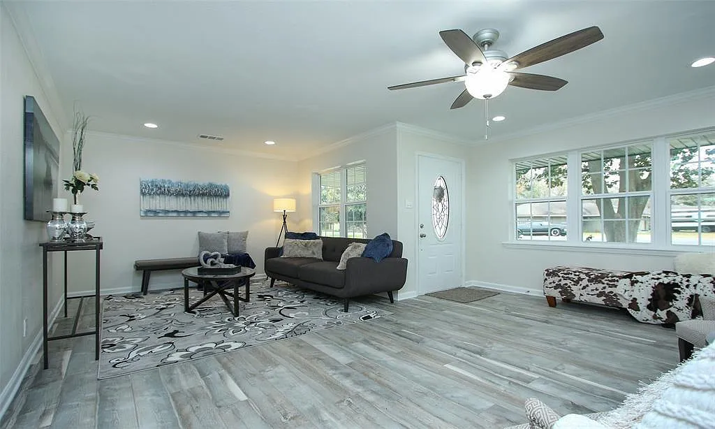 3 bed, 2.0 bath, 1502 sqft, $2,450 — Photo 2