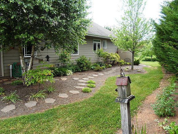 2nd image of 69 Vista Dr