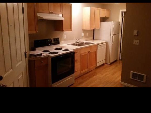 2nd image of 2706 Everett Ave Unit 102