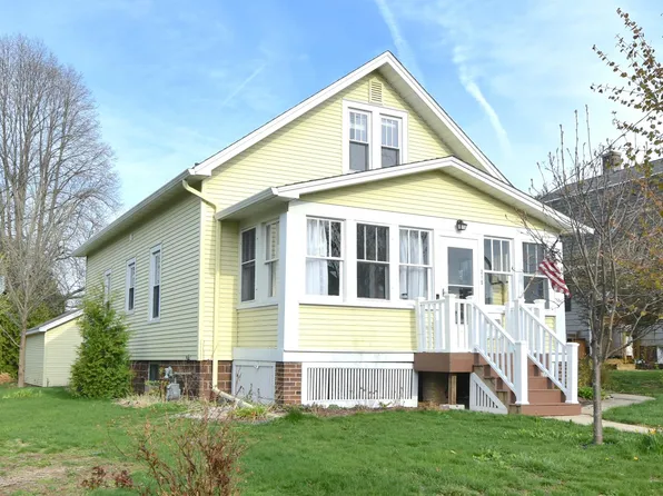 215 N Maple St, Watertown, WI 53094