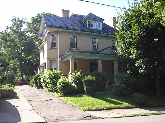 1 bed, $1,000 — Photo 1